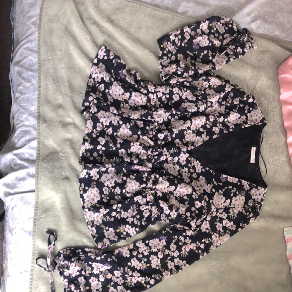 Emerette xl dark blue back ground with light floral design